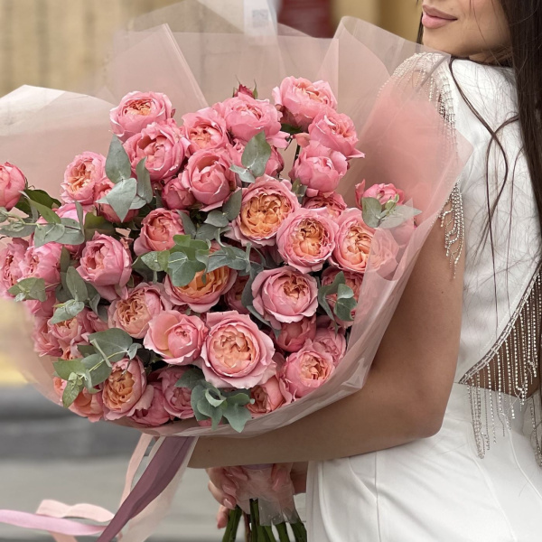 БУКЕТ ИЗ ПИОНОВИДНЫХ РОЗ